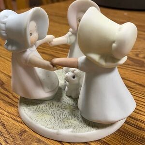 Vintage HOMCO CIRCLE OF FRIENDS 1990 figurine ‘Love one another’ cottagecore